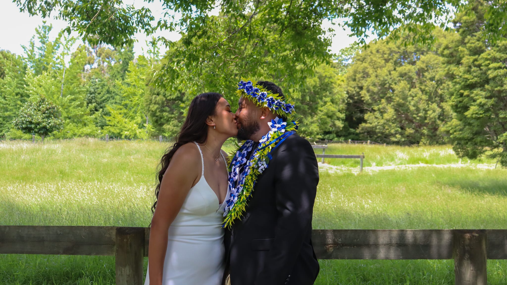 Island Wedding kissing