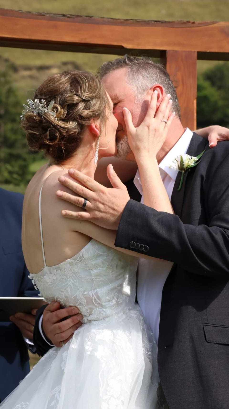 First kiss as huband and wife